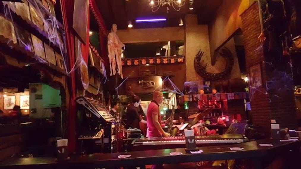 Bangkok Saxophone Pub And Restaurant Landscape Image